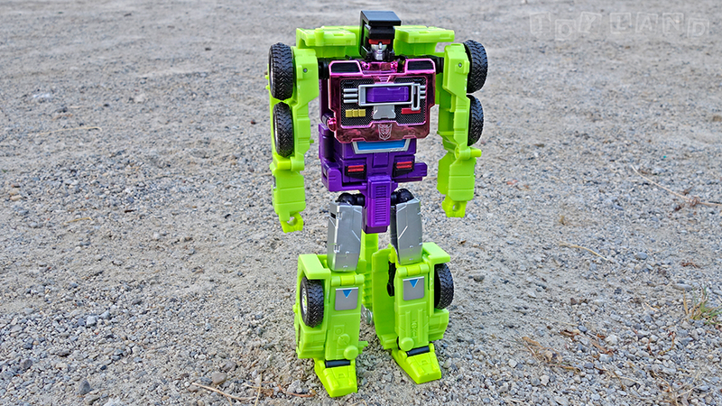 Illustration for article titled The Colossal New Transformers Devastator Is Better than the Original